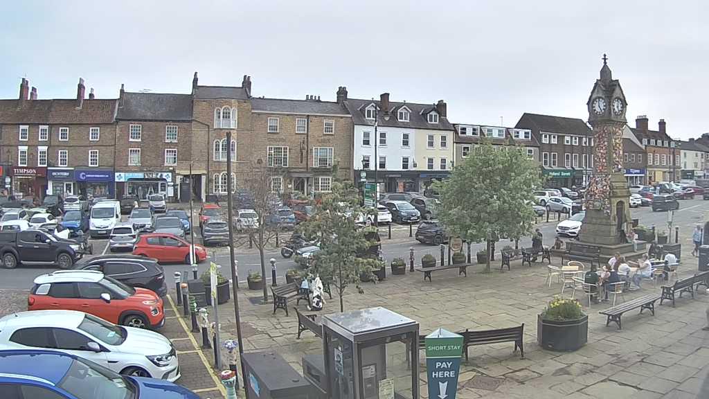 Thirsk webcam overlooking the Market Place