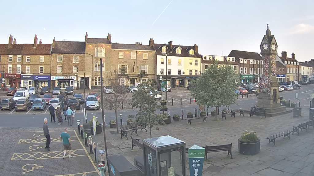 Thirsk webcam overlooking the Market Place