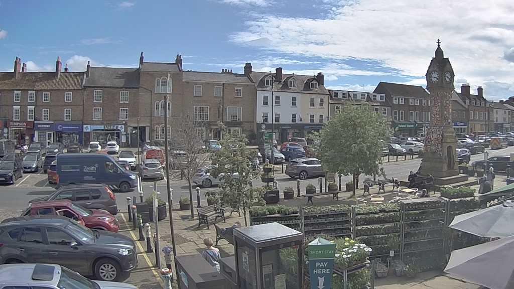 Thirsk webcam overlooking the Market Place