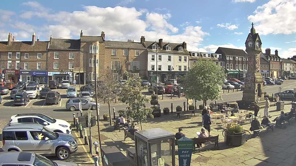 Thirsk webcam overlooking the Market Place