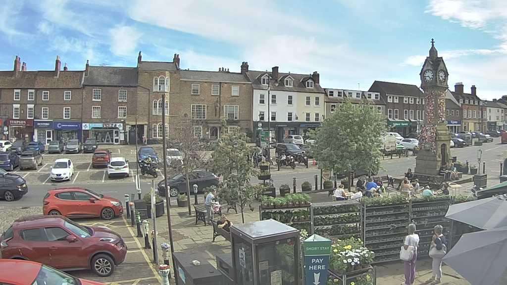 Thirsk webcam overlooking the Market Place