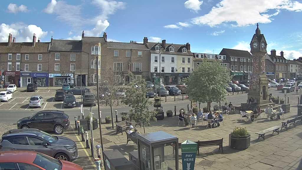 Thirsk webcam overlooking the Market Place