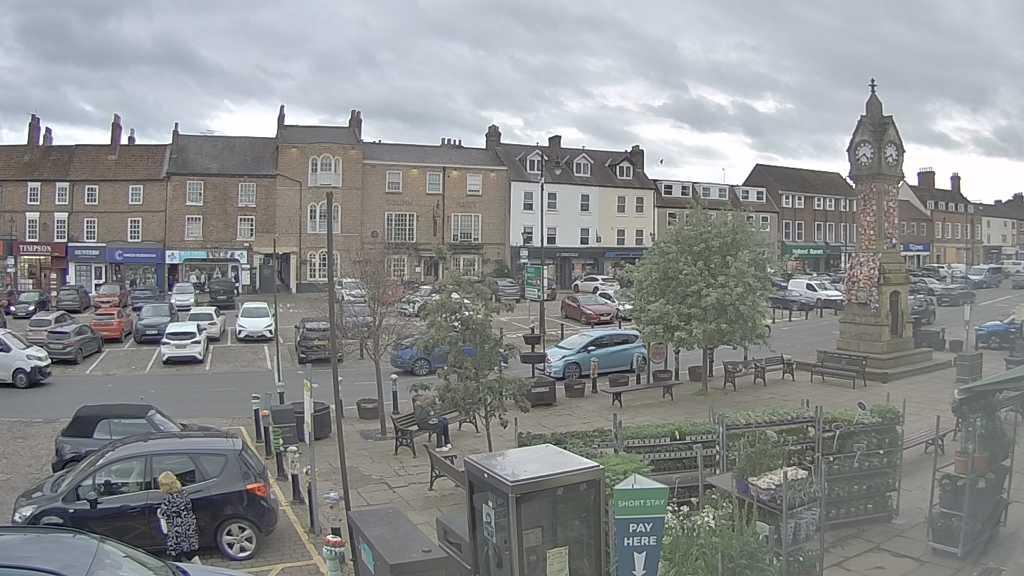 Thirsk webcam overlooking the Market Place