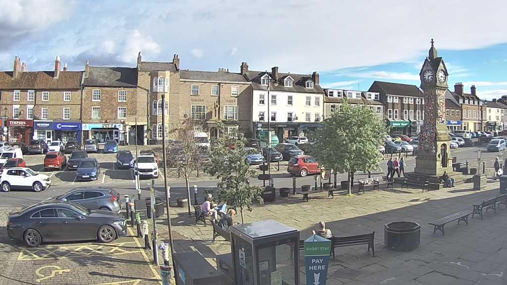 Thirsk webcam overlooking the Market Place