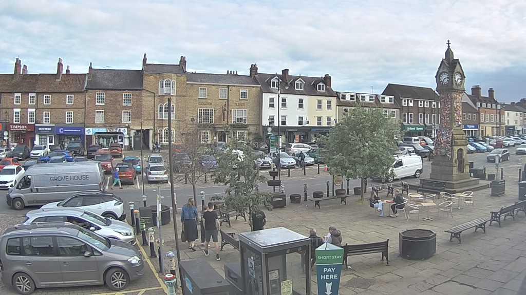 Thirsk webcam overlooking the Market Place