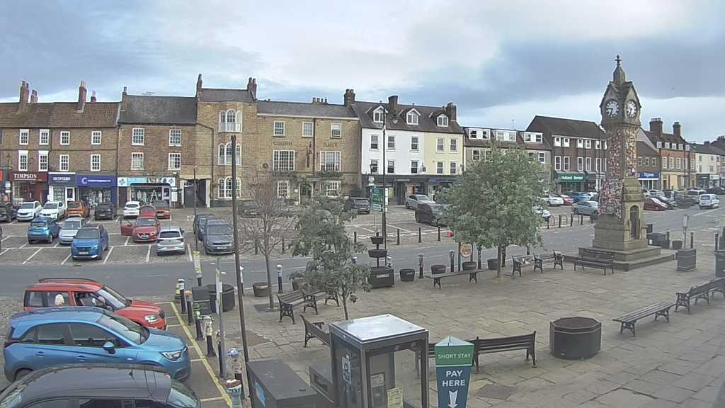 Thirsk webcam overlooking the Market Place