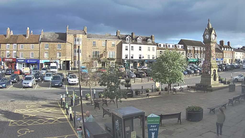 Thirsk webcam overlooking the Market Place