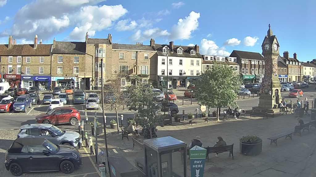 Thirsk webcam overlooking the Market Place