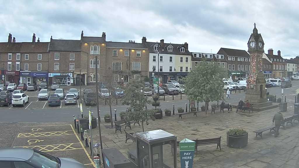 Thirsk webcam overlooking the Market Place