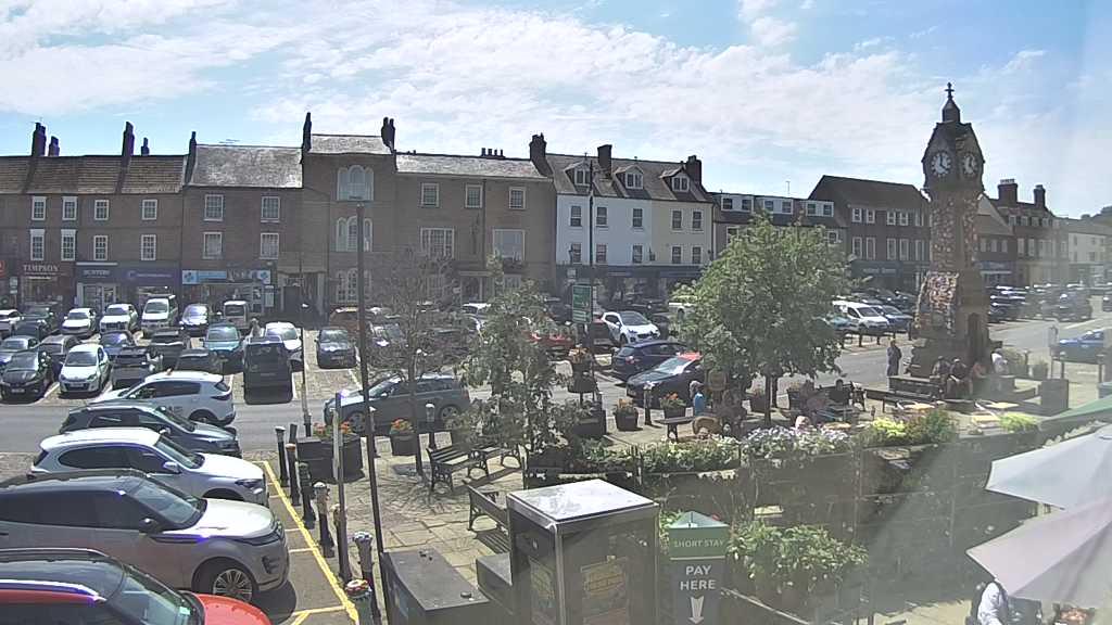 Thirsk webcam overlooking the Market Place