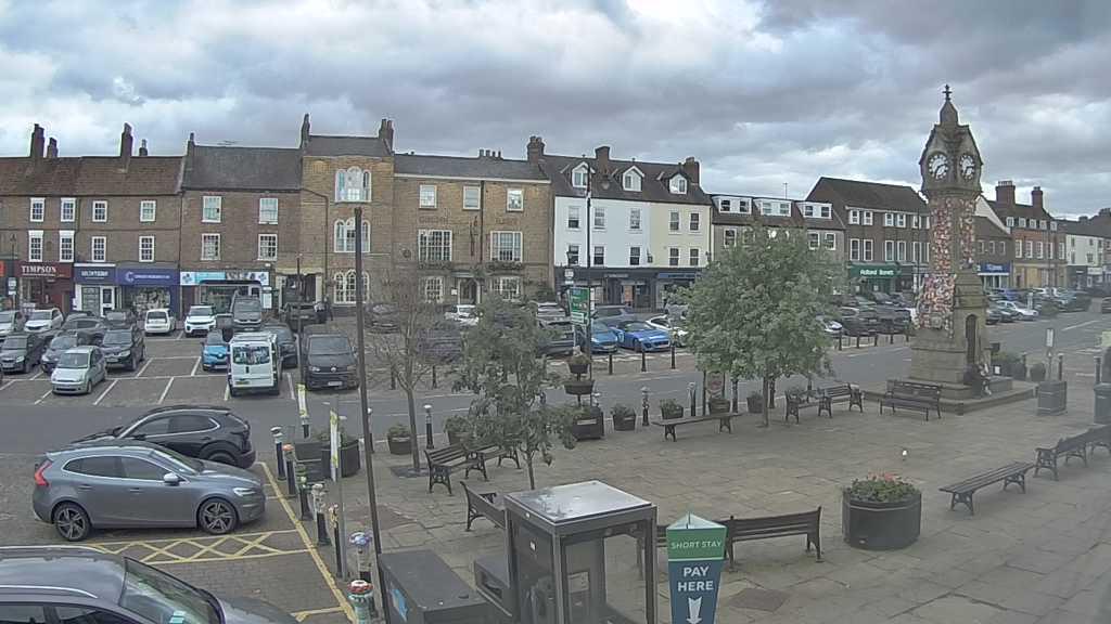 Thirsk webcam overlooking the Market Place