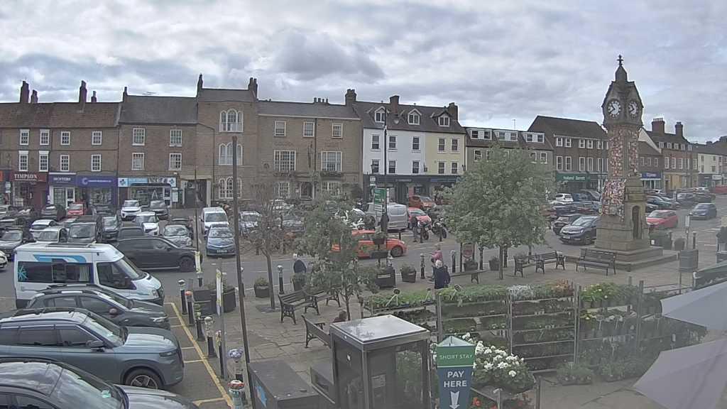 Thirsk webcam overlooking the Market Place