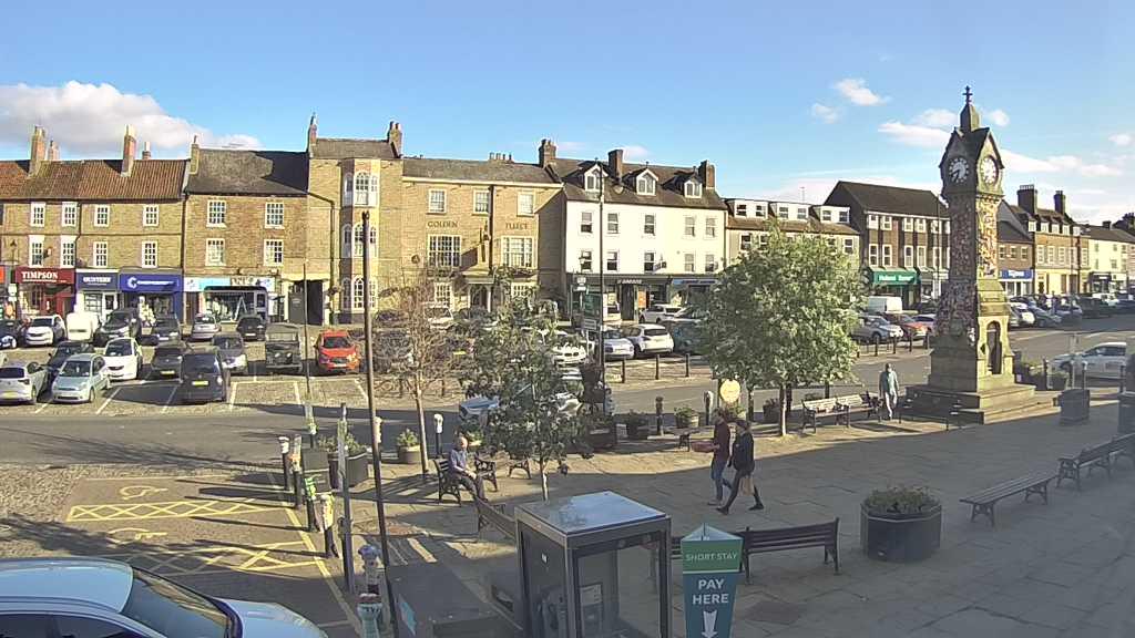 Thirsk webcam overlooking the Market Place