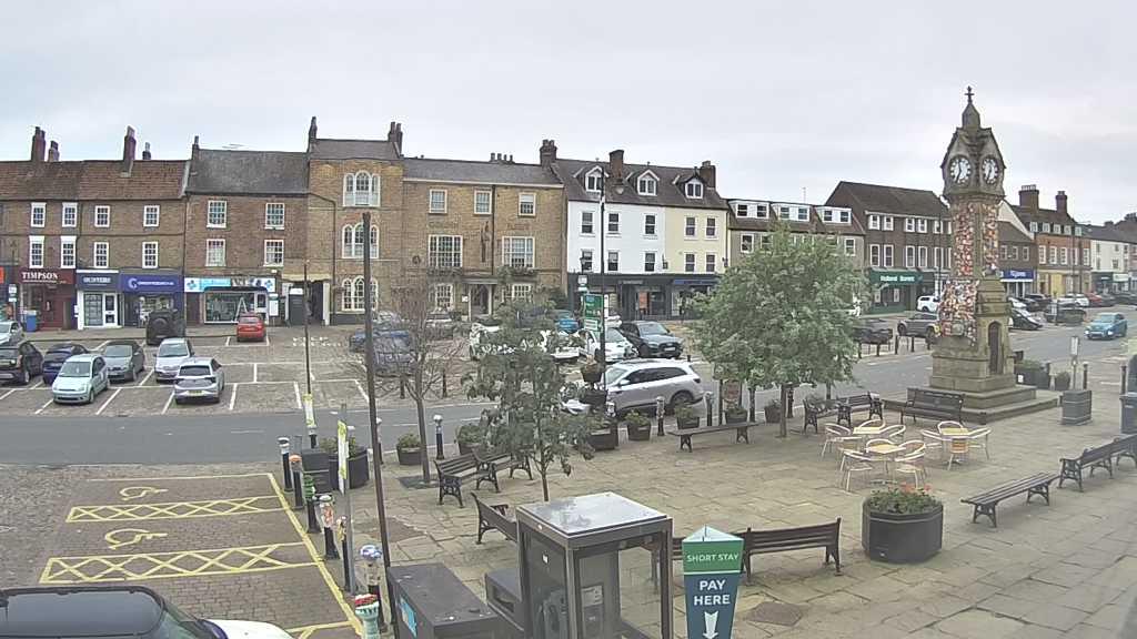 Thirsk webcam overlooking the Market Place