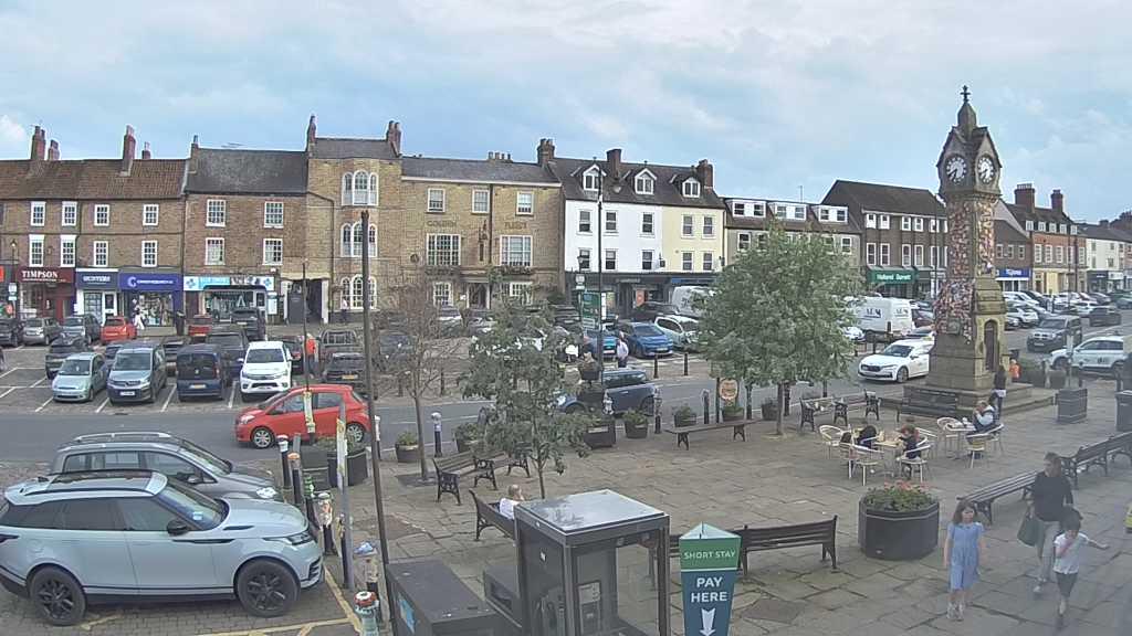 Thirsk webcam overlooking the Market Place