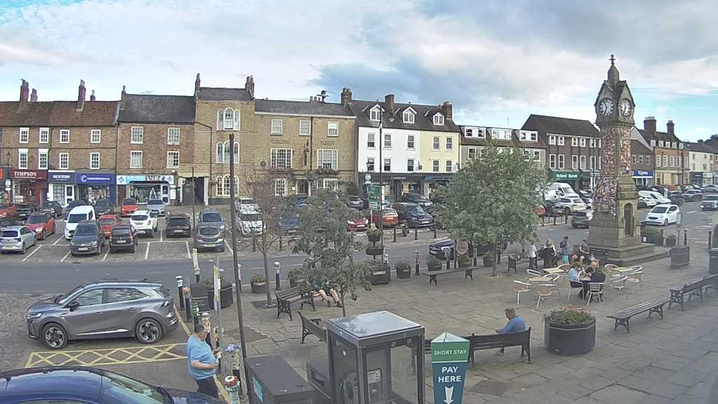 Thirsk webcam overlooking the Market Place