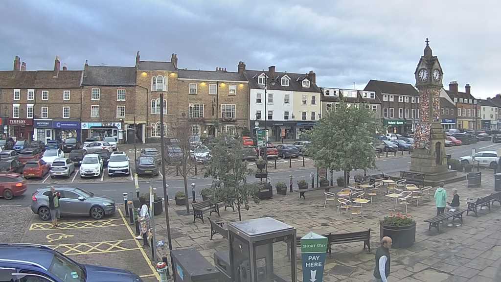 Thirsk webcam overlooking the Market Place