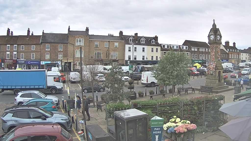 Thirsk webcam overlooking the Market Place