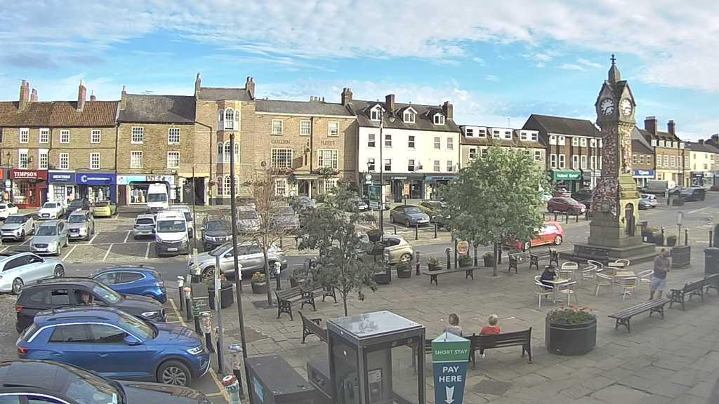 Thirsk webcam overlooking the Market Place