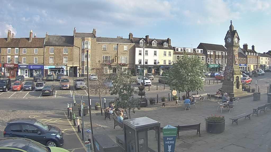 Thirsk webcam overlooking the Market Place
