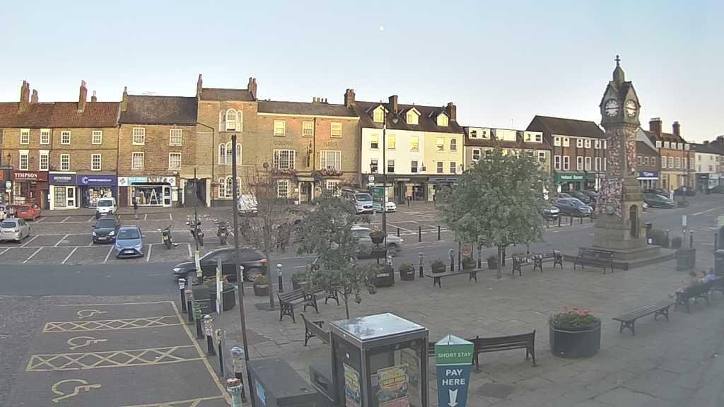 Thirsk webcam overlooking the Market Place