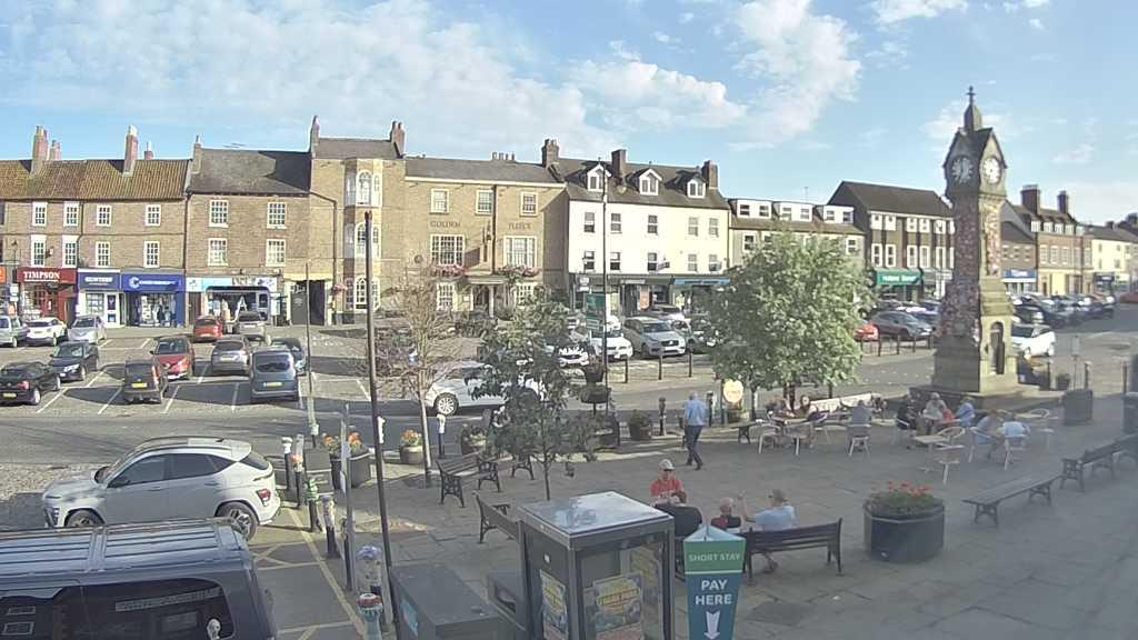 Thirsk webcam overlooking the Market Place
