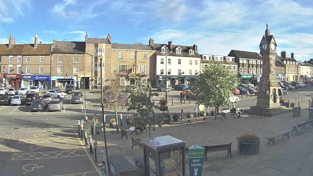 Thirsk webcam overlooking the Market Place