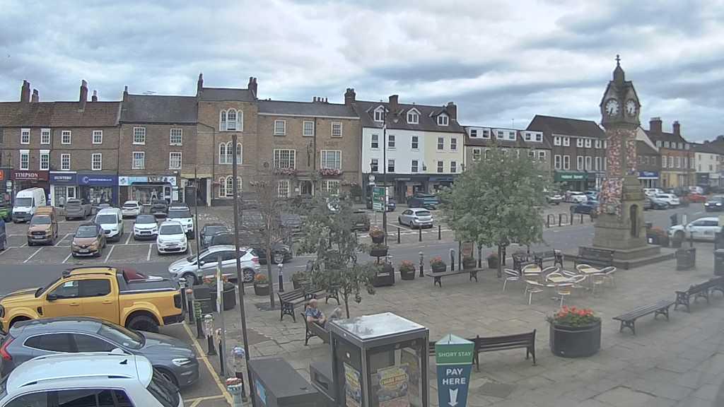 Thirsk webcam overlooking the Market Place