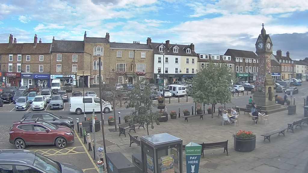 Thirsk webcam overlooking the Market Place