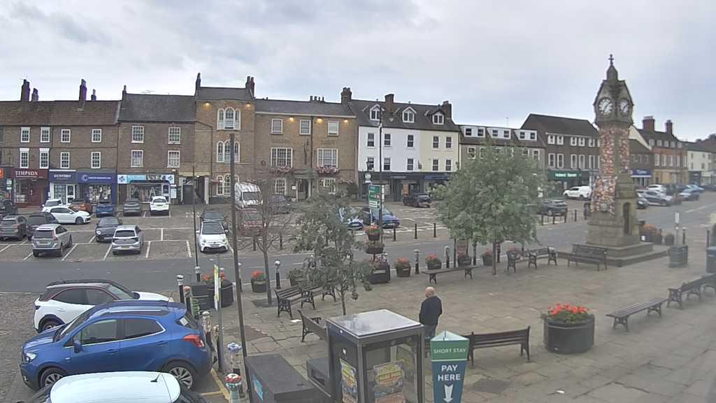 Thirsk webcam overlooking the Market Place