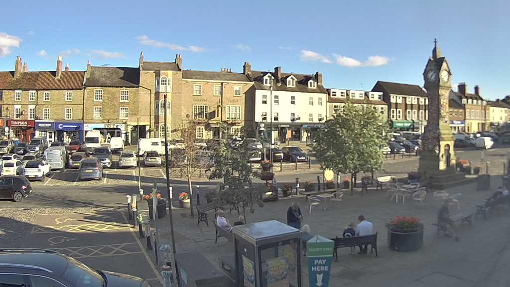 Thirsk webcam overlooking the Market Place