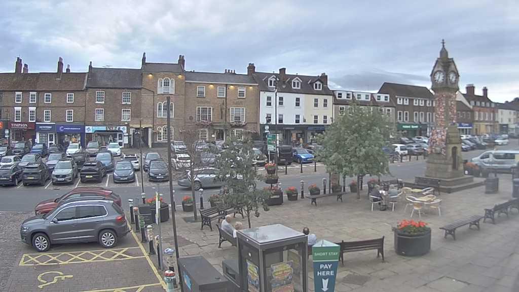 Thirsk webcam overlooking the Market Place
