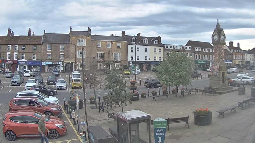 Thirsk webcam overlooking the Market Place