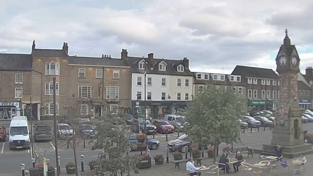 Thirsk webcam overlooking the Market Place