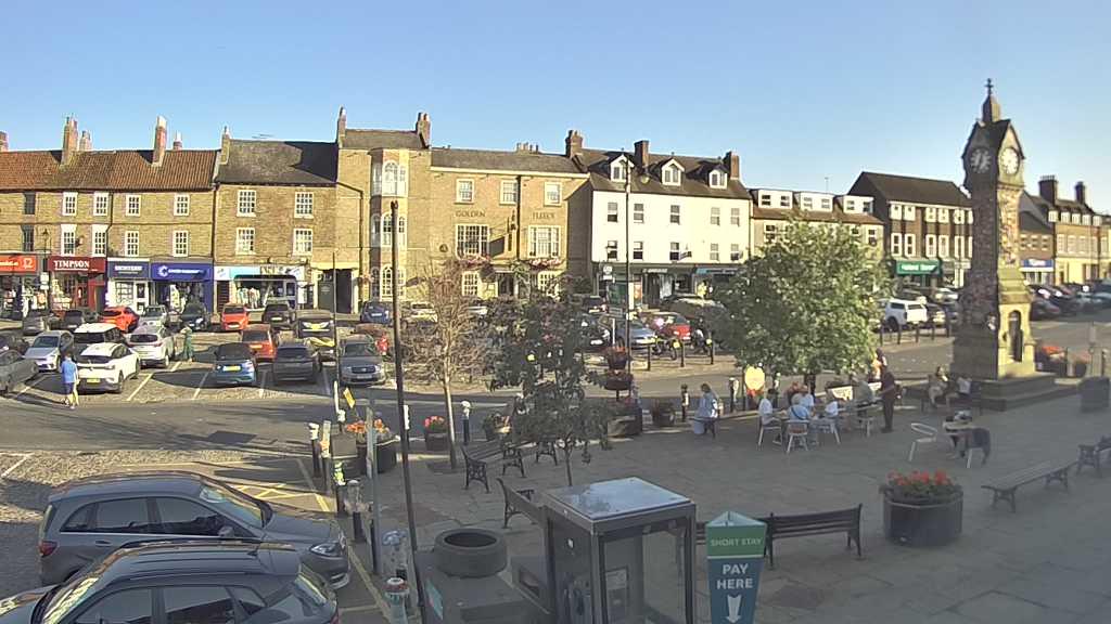 Thirsk webcam overlooking the Market Place