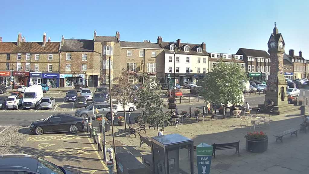 Thirsk webcam overlooking the Market Place