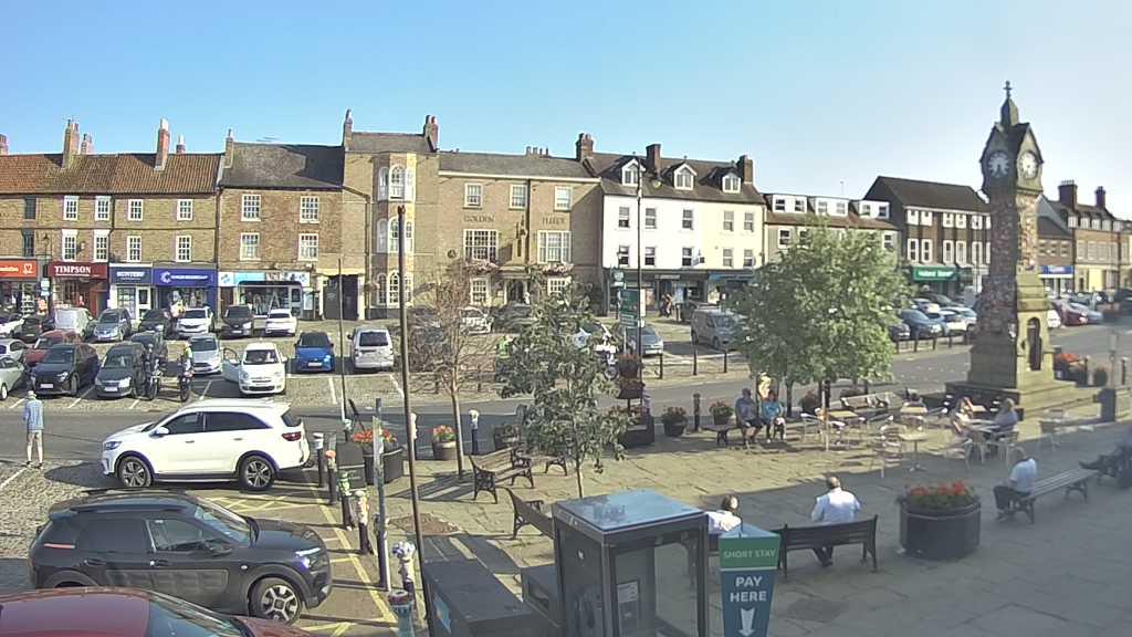 Thirsk webcam overlooking the Market Place