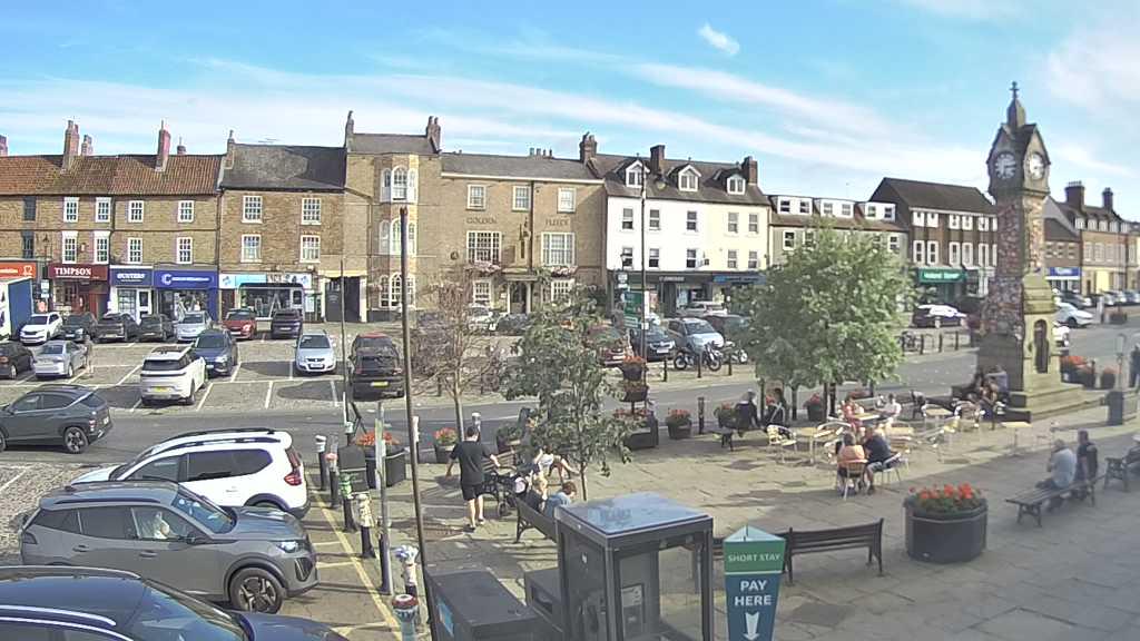 Thirsk webcam overlooking the Market Place