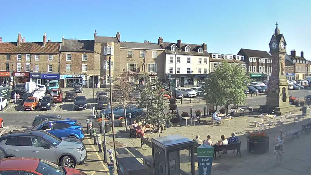 Thirsk webcam overlooking the Market Place