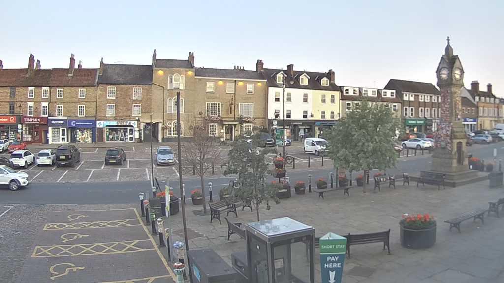 Thirsk webcam overlooking the Market Place
