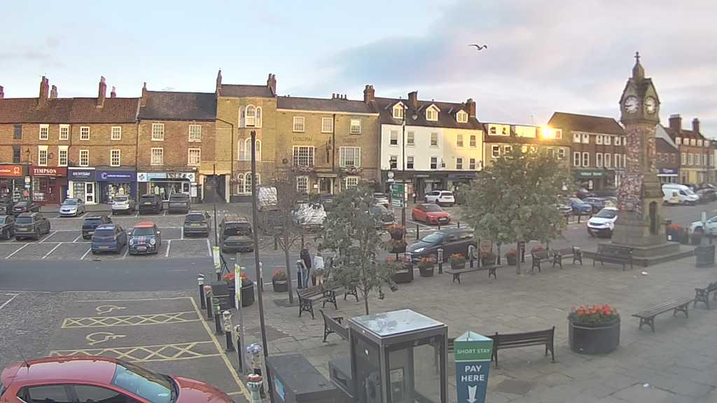 Thirsk webcam overlooking the Market Place