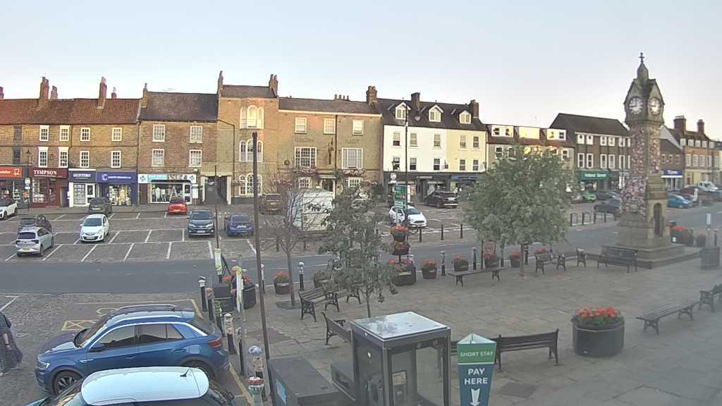 Thirsk webcam overlooking the Market Place