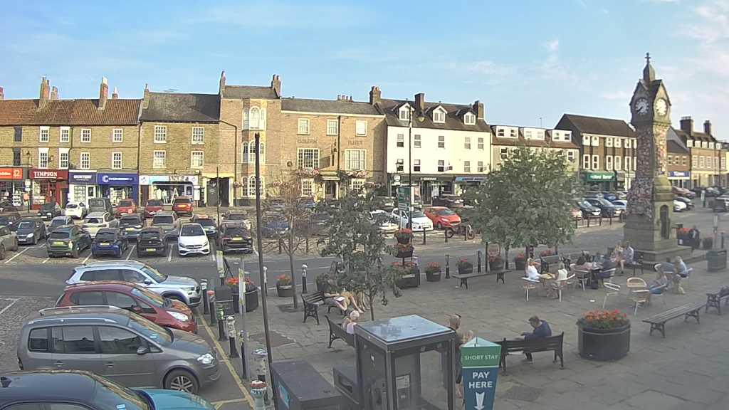 Thirsk webcam overlooking the Market Place