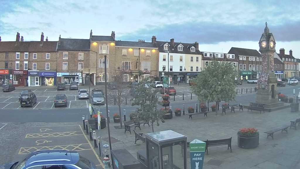 Thirsk webcam overlooking the Market Place