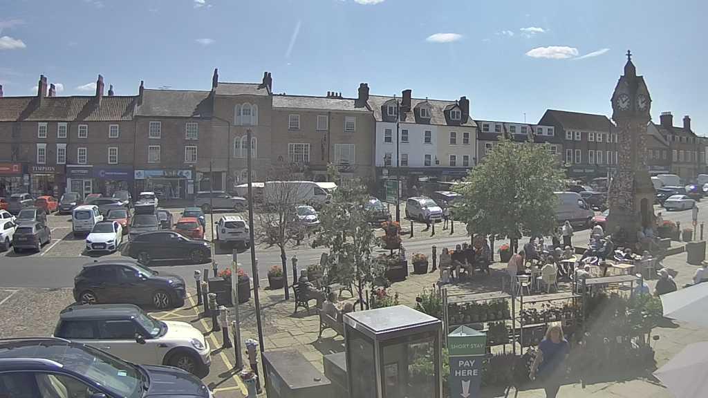 Thirsk webcam overlooking the Market Place