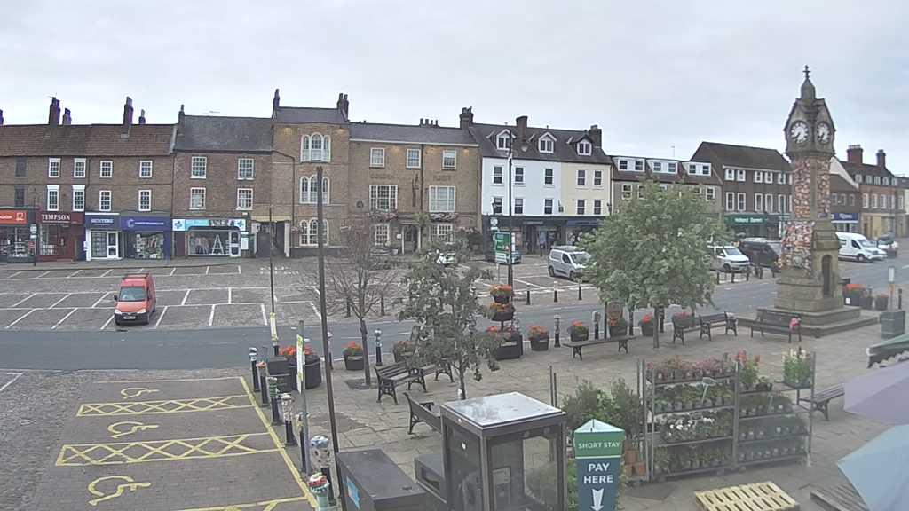 Thirsk webcam overlooking the Market Place