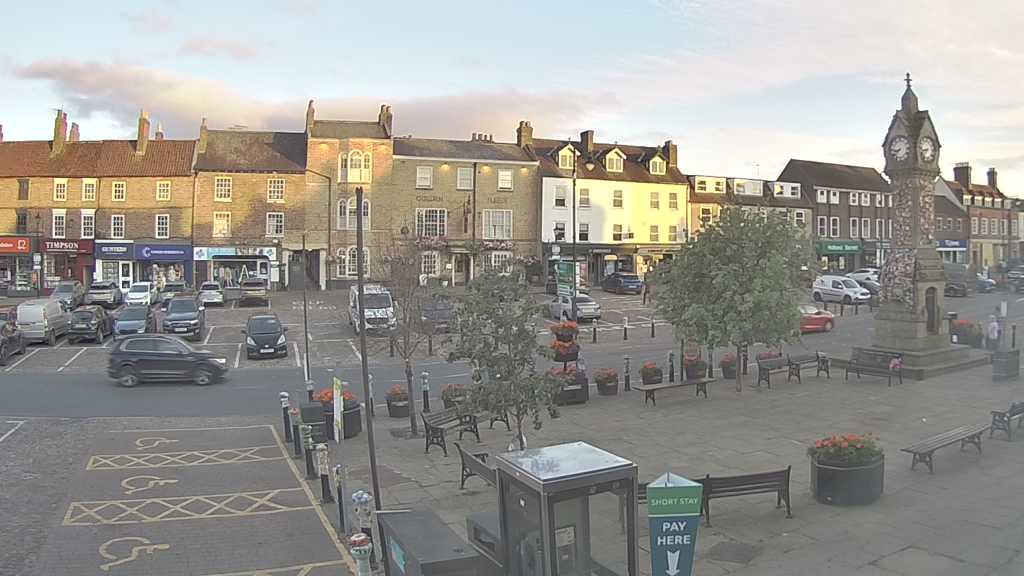 Thirsk webcam overlooking the Market Place