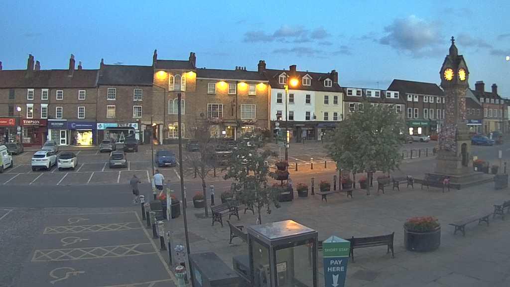 Thirsk webcam overlooking the Market Place