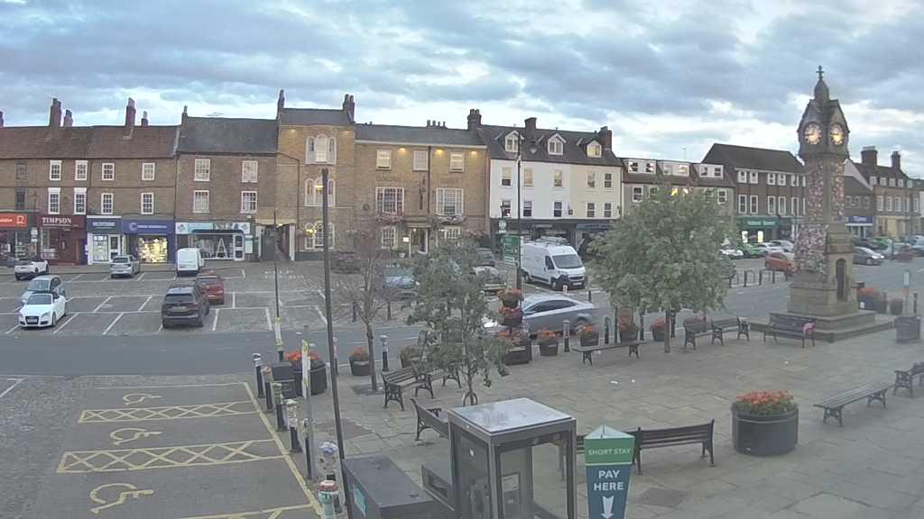 Thirsk webcam overlooking the Market Place